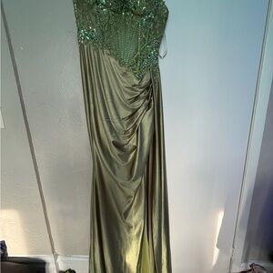 Elegant Green Evening Gown